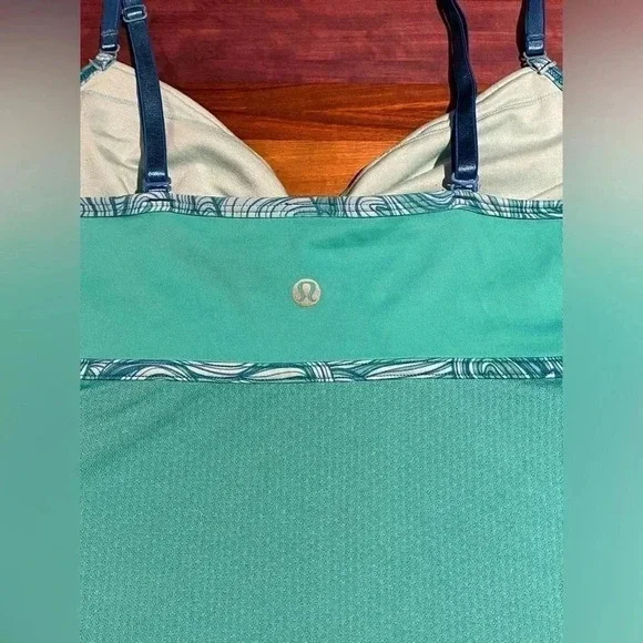 Lululemon Caribe Conditioning Gulf Undulation Tank, size 12 - Picture 3 of 12